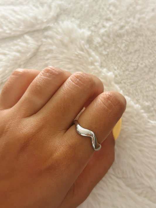 Curvy Ring